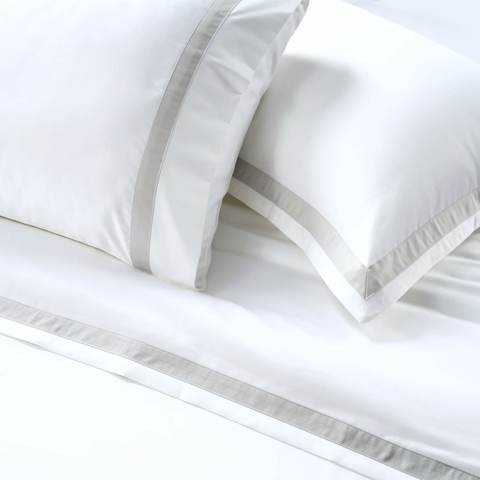 800 Thread Count Egyptian Cotton Heiress Bedding Set - White and Lunar Grey - Image 3