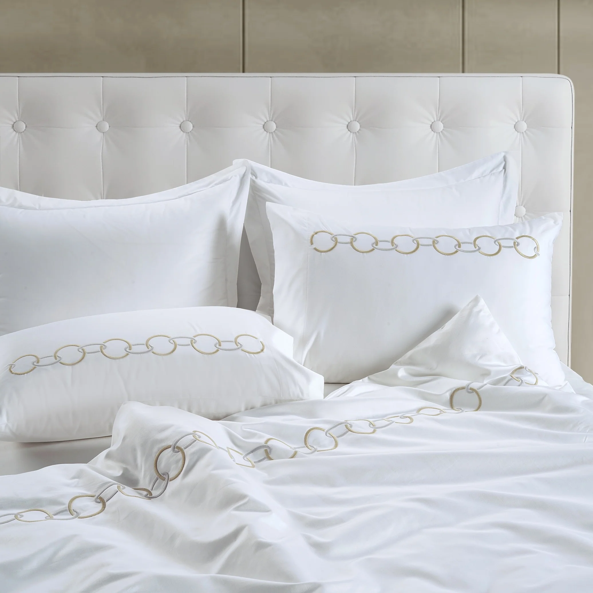 800 Thread Count Egyptian Cotton Benedict Bedding Set - White and Gold - Image 2