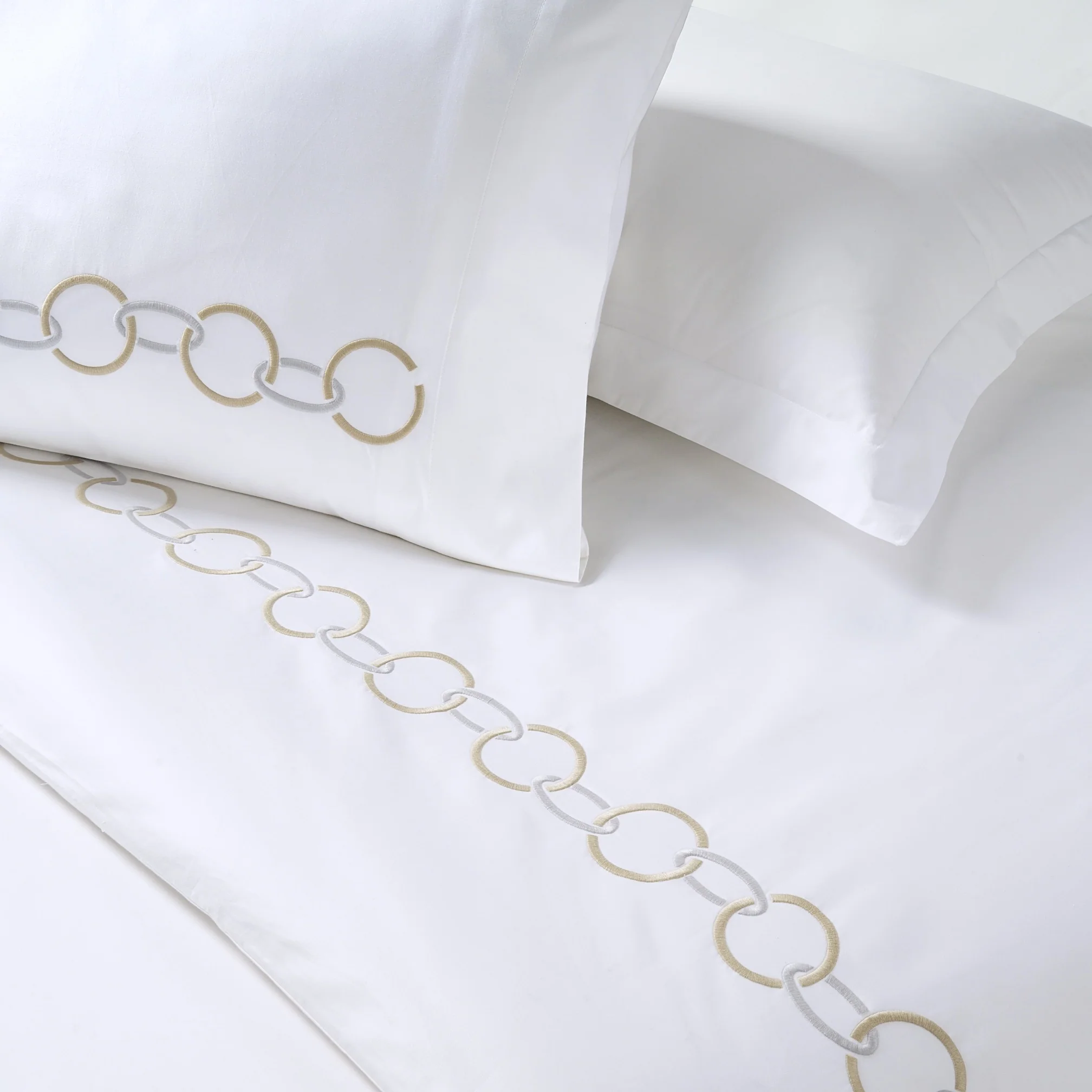 800 Thread Count Egyptian Cotton Benedict Bedding Set - White and Gold - Image 3