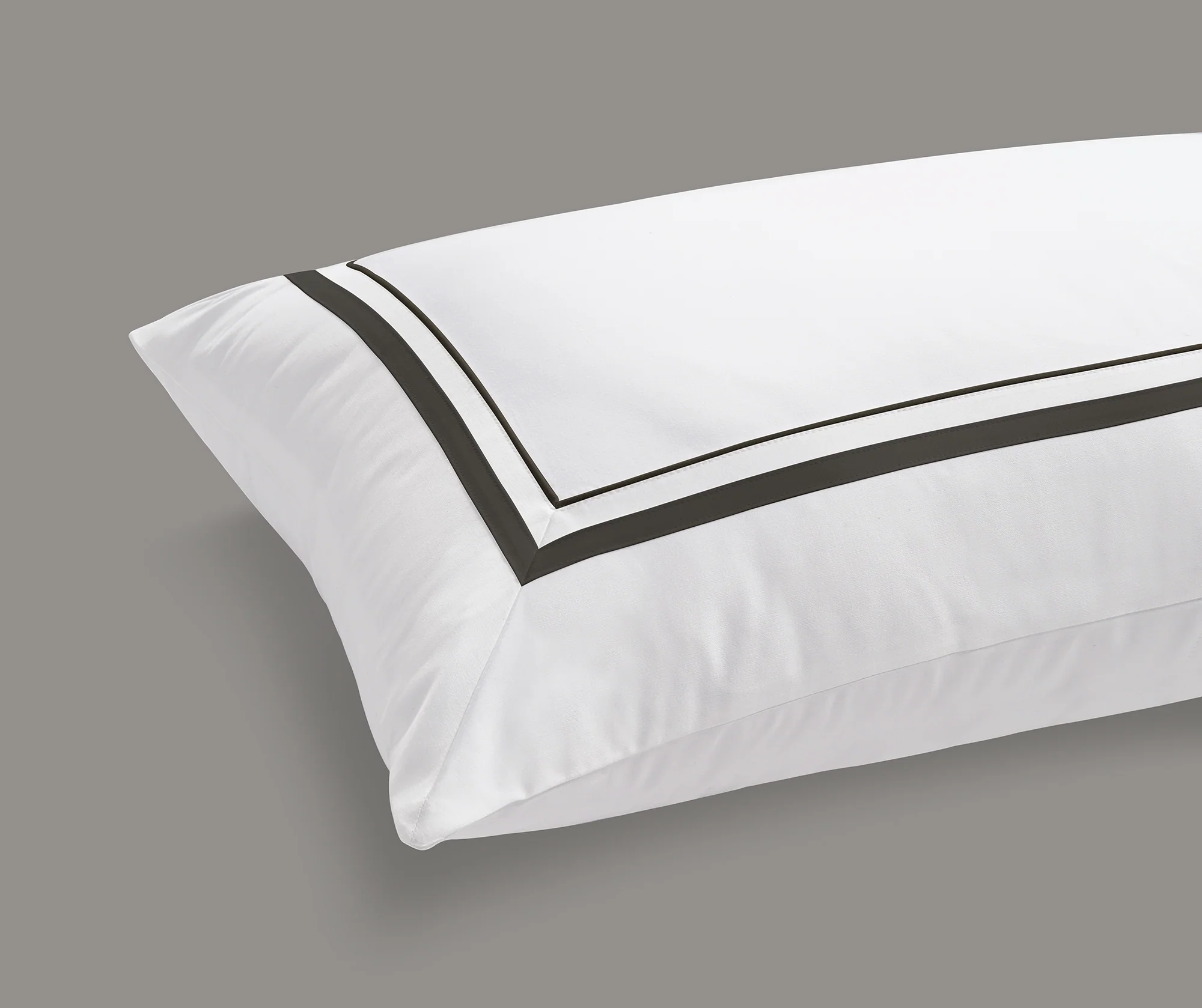 800 Thread Count Egyptian Cotton Royalton LUXE Bedding Set - Jet Black - Image 6