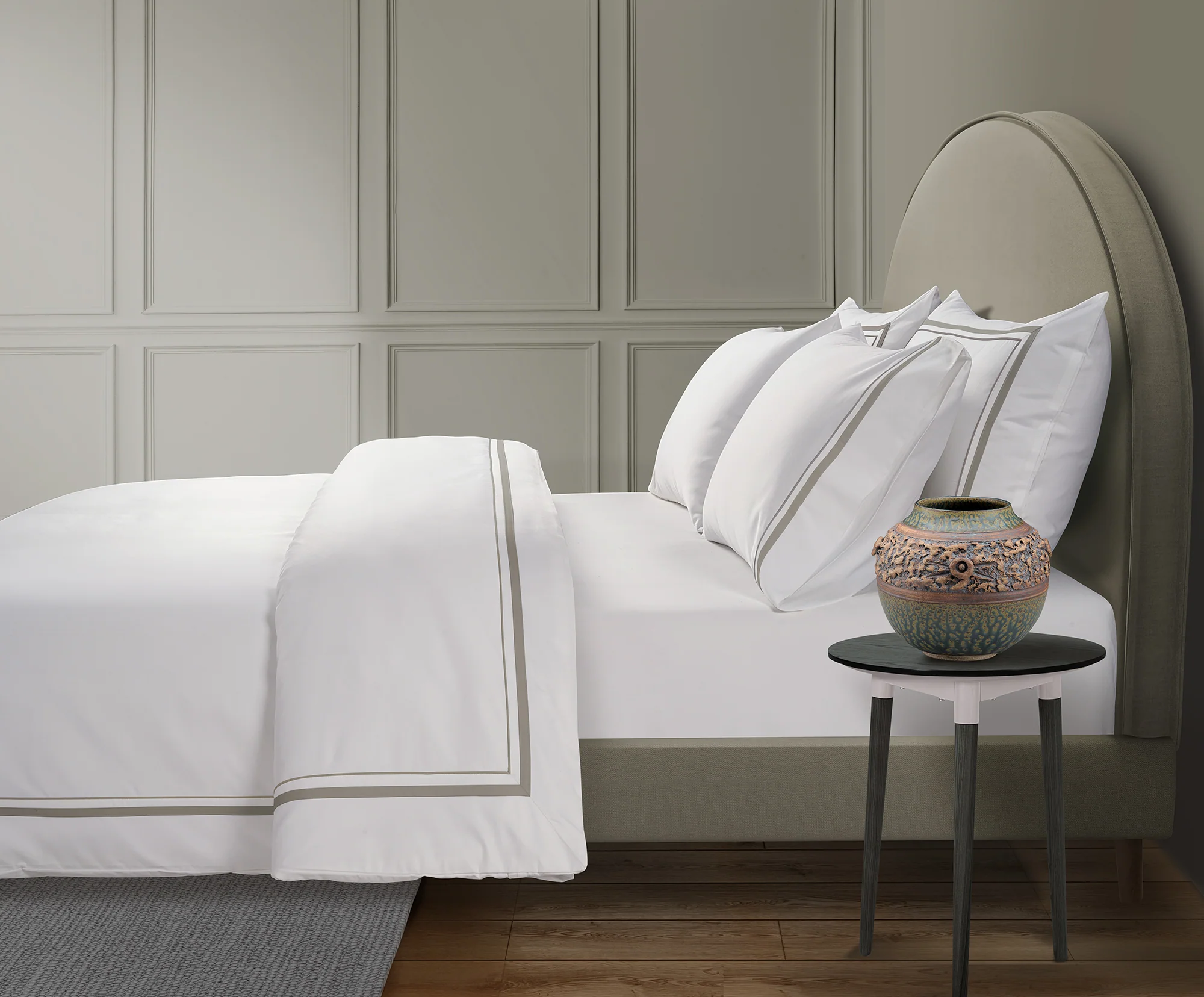 800 Thread Count Egyptian Cotton Royalton LUXE Bedding Set - Mink - Image 2