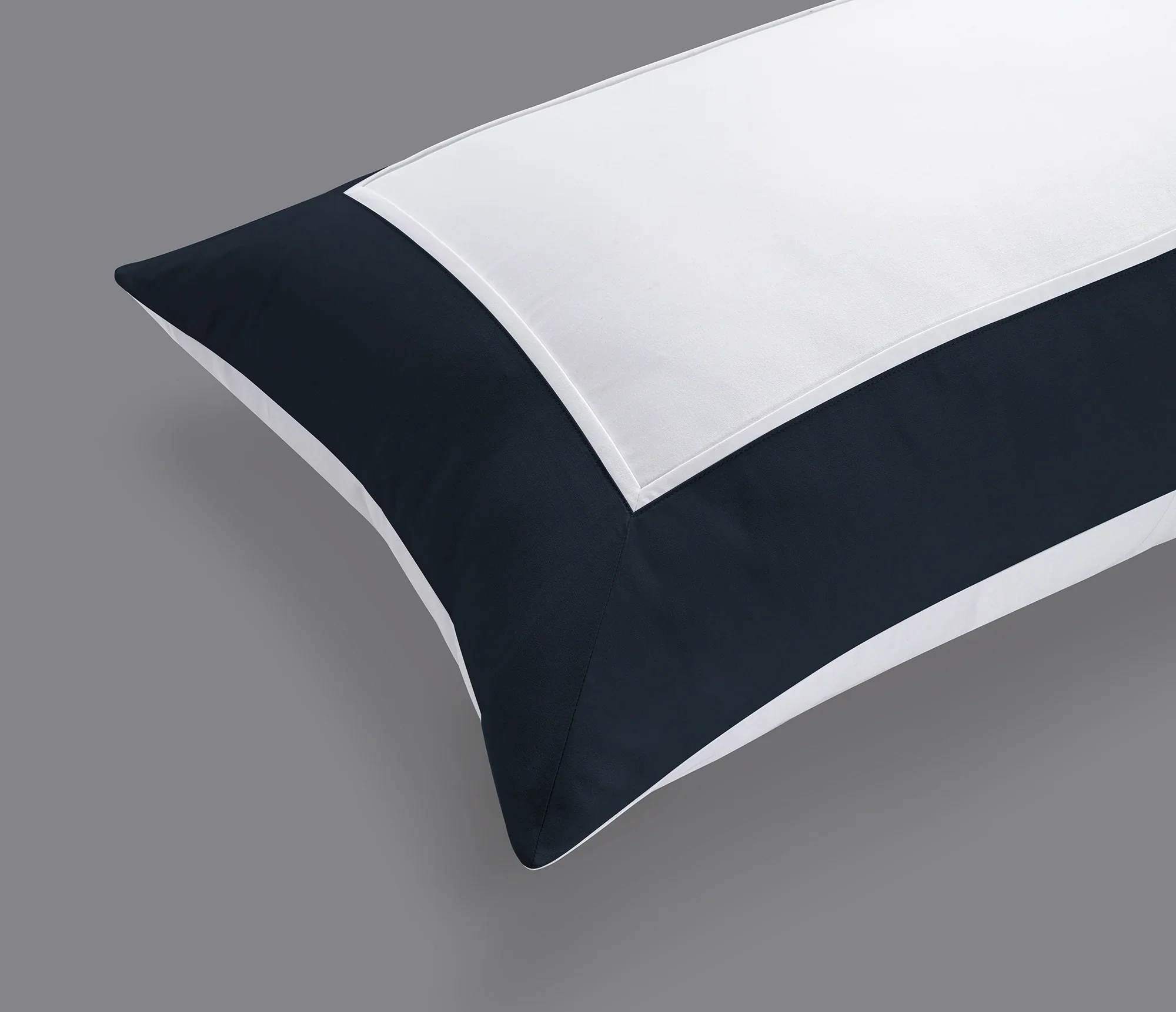 800 Thread Count Egyptian Cotton Windsor LUXE Bedding Set - Navy - Image 3