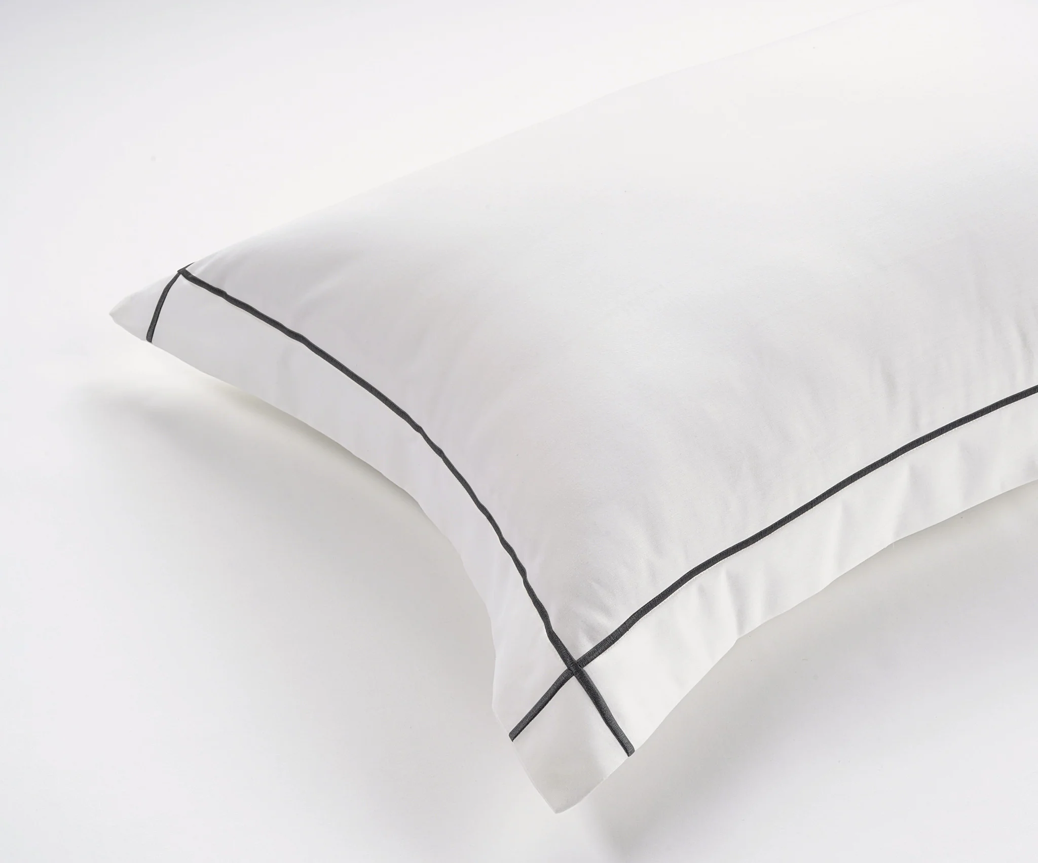 800 Thread Count Pair (2 Pillowcases) of Egyptian Cotton Kensington Lux Buttery Smooth Pillowcases - Jet Black - Image 2